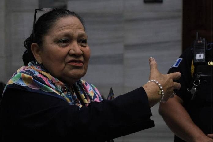 La fiscal general, Consuelo Porras, justificó este día la inacción que el MP ha tenido en casos de corrupción que vinculan al expresidente Alejandro Giammattei. Foto La Hora: Sergio Osegueda