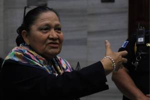 Consuelo Porras sigue sin investigar a Giammattei, minimiza denuncias de prensa y dice que espera "asistencia internacional"