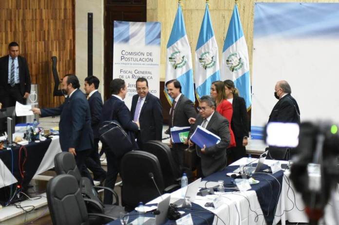 La comisión de postulación para elegir candidatos a fiscal general estableció formar la nómina este lunes en horas de la tarde. Foto La Hora: José Orozco