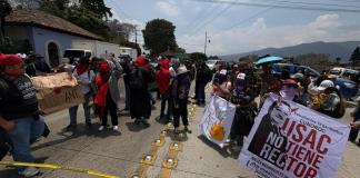 Un grupo de estudiantes de la Usac cerró el ingreso principal a Antigua Guatemala. Foto La Hora: Daniel Ramírez.