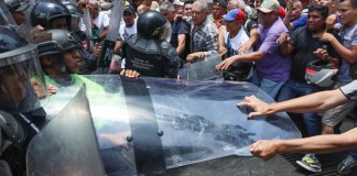 Las protestas de trabajadores venezolanos por mejoras salariales, iniciadas el pasado 9 de abril, tendrán continuidad este jueves 16.