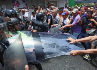 Las protestas de trabajadores venezolanos por mejoras salariales, iniciadas el pasado 9 de abril, tendrán continuidad este jueves 16.
