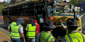 Autoridades de la Dirección General de Transporte sancionan unidades de transporte extraurbano. Foto: DGT