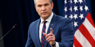 Pete Hegseth, secretario de Defensa de EE. UU., en el centro de la polémica tras citar en el Pentágono un pasaje que atribuyó a la Biblia, pero que coincide con el monólogo ficticio de la película 'Pulp Fiction'. Foto La Hora: EFE