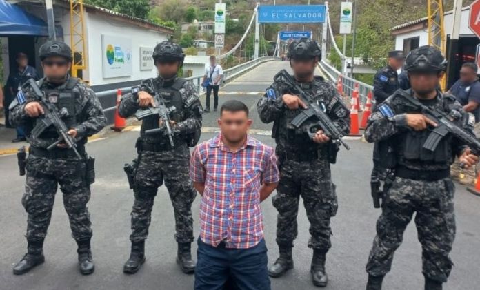 Diego Antonio Santos Villanueva buscaba pasar desapercibido en Guatemala tras cometer supuestamente el crimen. Foto La Hora: PNC El Salvador