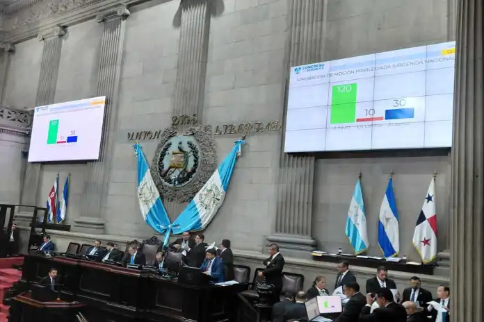 subsidiourgenicaplenaria Diputados logran consensos para aprobar un subsidio al precio del galón del diésel y de gasolinas. Foto: La Hora