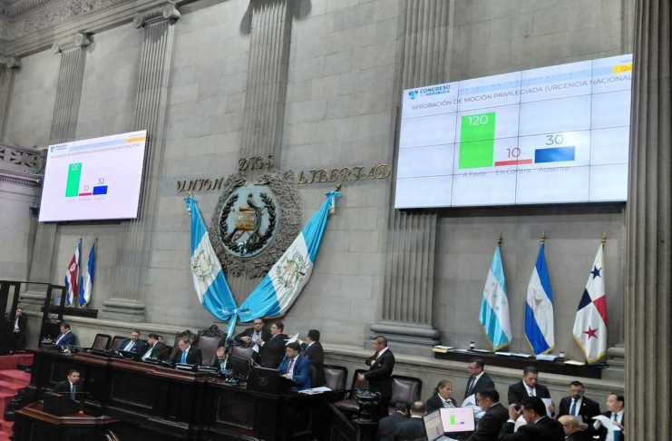 Diputados aprueban subsidio para diésel y gasolina con una readecuación presupuestaria de Q2 mil millones Diputados logran consensos para aprobar un subsidio al precio del galón del diésel y de gasolinas. Foto: La Hora