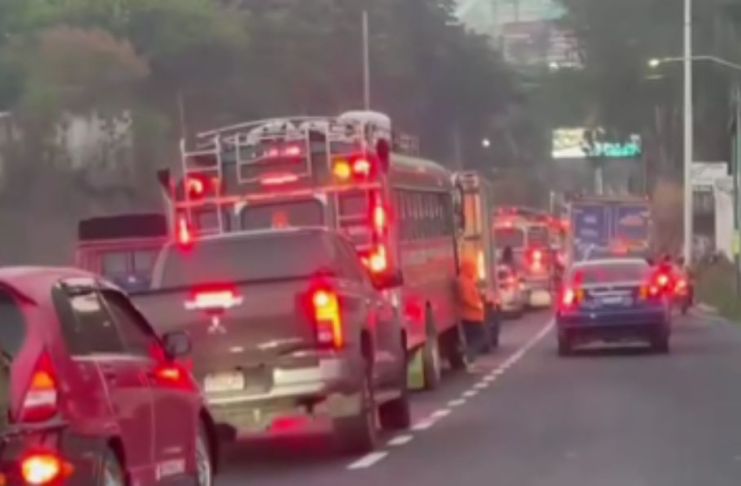 La PMT de Villa Nueva informó que la fila de vehículos está sobrepasando el kilómetro 21 de la CA-9 con dirección a la capital. Foto La Hora: captura de pantalla PMT de Villa Nueva