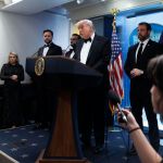 El tiroteo que obligó a evacuar al presidente estadounidense y a varios altos cargos de su Gobierno ha puesto el foco en los protocolos que se emplean para garantizar la seguridad presidencial y nacional. Foto La Hora: EFE