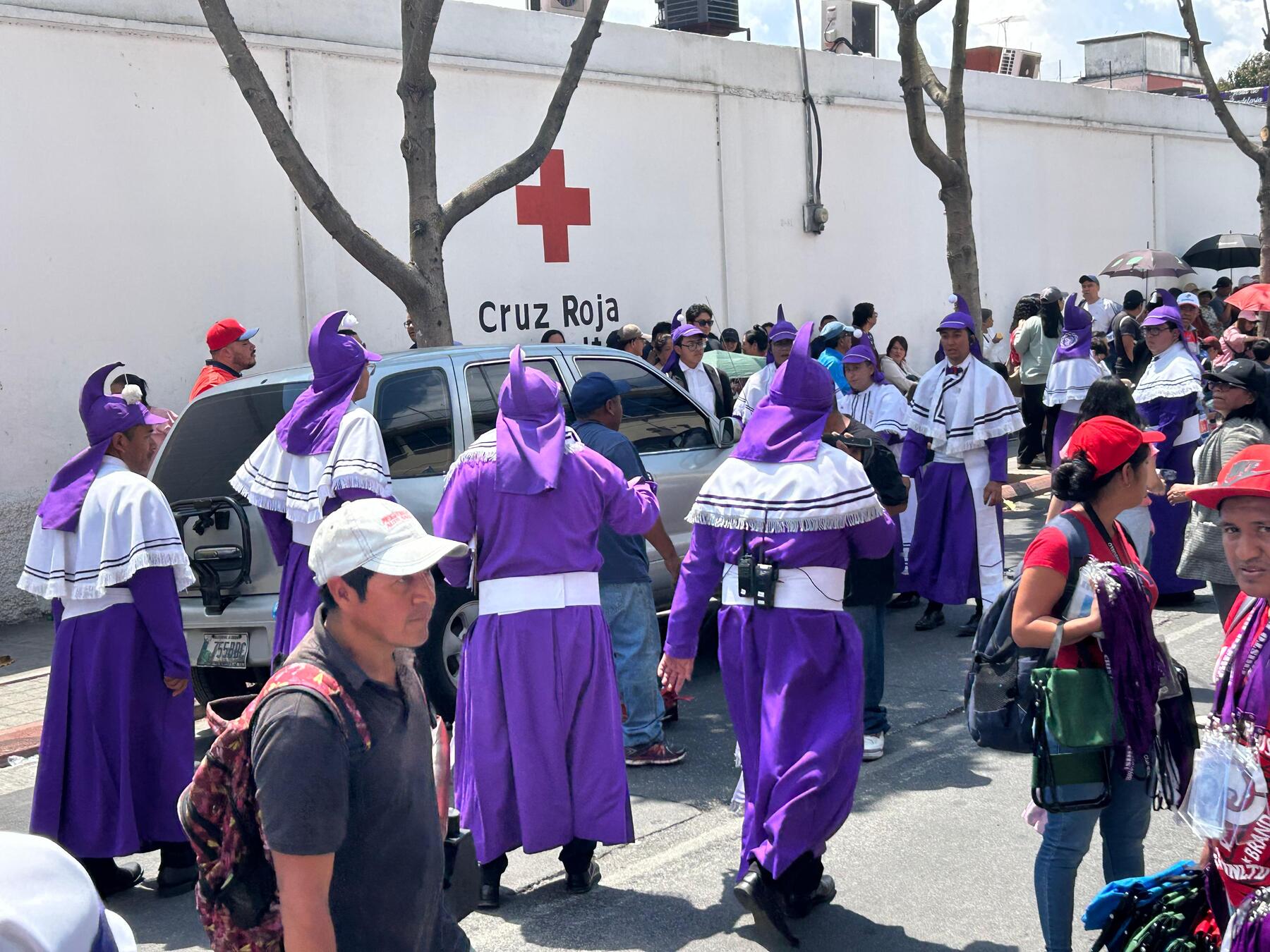 Varios vehículos han sido movilizados, para garantizar el paso de la procesión que recorre el Centro Histórico este Jueves Santo.