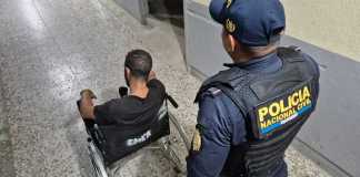 Un venezolano intentó fugarse de la cárcel en Jalapa, pero al verse frustrado cayó y fue llevado a un hospital. Foto: PNC