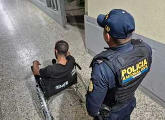 Un venezolano intentó fugarse de la cárcel en Jalapa, pero al verse frustrado cayó y fue llevado a un hospital. Foto: PNC