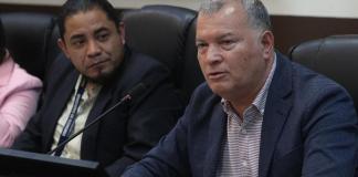 El viceministro de Energía y Minas, Erwin Barrios, afirma que se trabaja en una propuesta de reglamento para la ley que otorgará subsidio al precio de los combustibles. Foto: La Hora / Daniel Ramírez