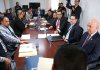 El viceministro de Gobernación, Estuardo Solórzano, explica de los procesos para adquirir armas para los agentes de la PNC. Foto: Congreso de la República