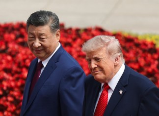 Presidente de China, Xi Jinping (i), junto a su homólogo estadounidense, Donald Trump, (d) durante su visita de Estado. Foto La Hora: EFE