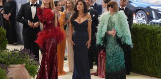 La Met Gala arranca con actuación musical, alfombra blanca y desfile de celebridades