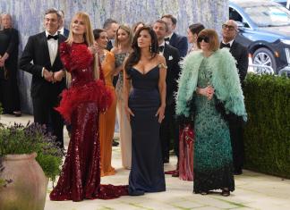 La Met Gala arranca con actuación musical, alfombra blanca y desfile de celebridades