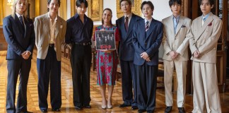 Fotografía cedida este miércoles por la presidencia de México, de la mandataria mexicana, Claudia Sheinbaum (c), posando con los integrantes del grupo surcoreano de K-pop BTS durante una reunión en Palacio Nacional de Ciudad de México. Foto La Hora: EFE