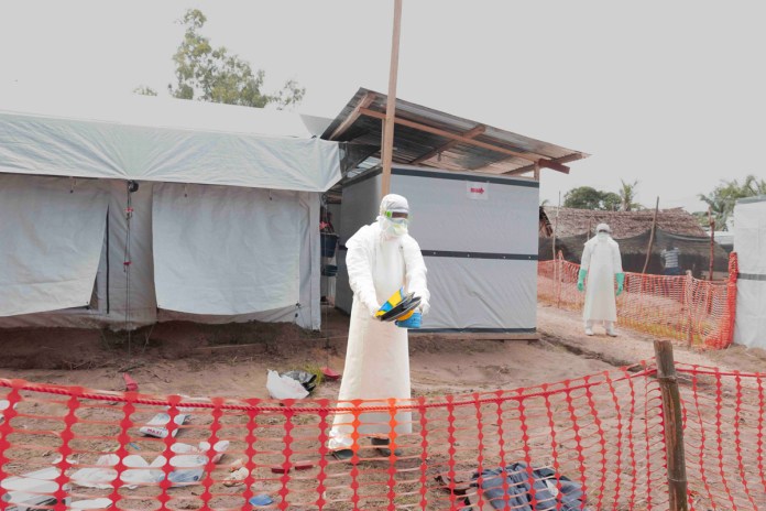 Imagen del centro de tratamiento del ébola en Bulape, provincia de Kasaï, República Democrática del Congo. Foto La Hora: EFE