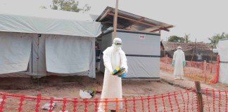 Imagen del centro de tratamiento del ébola en Bulape, provincia de Kasaï, República Democrática del Congo. Foto La Hora: EFE