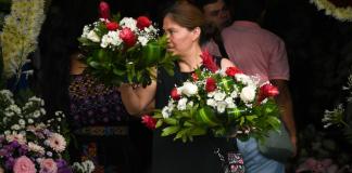 En imágenes: así se vive la previa a el Día de la Madre en Mercado de Flores.