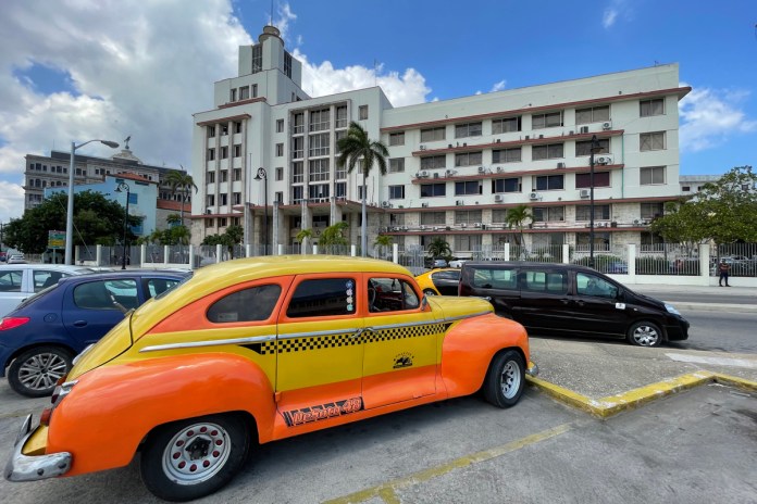 Fotografía que muestra la fachada del conglomerado militar cubano Gaesa en La Habana (Cuba). Foto La Hora: EFE