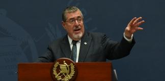 Arévalo confirma coordinación con Honduras tras incursión armada en Chiquimula; investigación sigue sin claridad sobre responsables El presidente Bernardo Arévalo confirmó que las autoridades guatemaltecas y hondureñas mantienen conversaciones y coordinaciones de seguridad tras la incursión armada registrada en la frontera de Chiquimula.