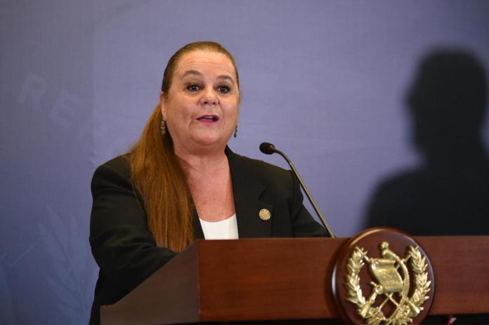 Mineduc reporta 12 casos por reto viral de “tiroteo mañana” y asegura que la situación ya está controlada.