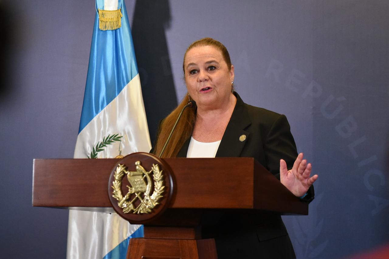«No pueden tomar medidas de hecho», asegura ministra de Educación tras emplazamiento de pacto colectivo por el STEG