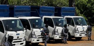 Presidios recibe 20 camiones para traslados de reos tras compra por más de Q9 millones de un préstamo.