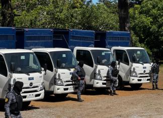 Presidios recibe 20 camiones para traslados de reos tras compra por más de Q9 millones de un préstamo.