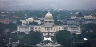 Archivo del Capitolio de los Estados Unidos visto desde el Monumento a Washington en una mañana lluviosa en Washington, D.C., Foto La Hora: EFE