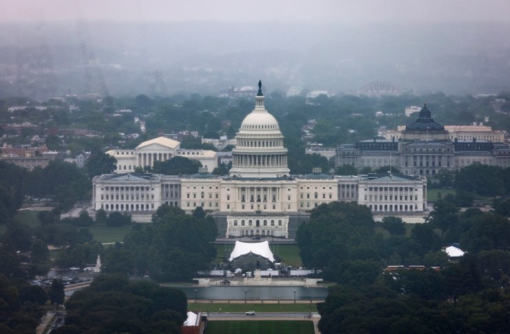 Archivo del Capitolio de los Estados Unidos visto desde el Monumento a Washington en una mañana lluviosa en Washington, D.C., Foto La Hora: EFE