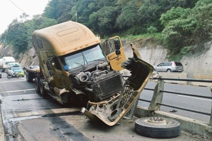 Accidentr de tránsito registrado en el kilómetro 24 de Carretera a El Salvador. Foto La Hora: FB/Noticias Carretera a El Salvador