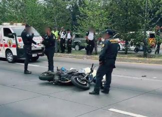 Agentes de la PNC que se enfrentaron a presuntos motoladrones en la ruta interamericana. Foto La Hora: PNC