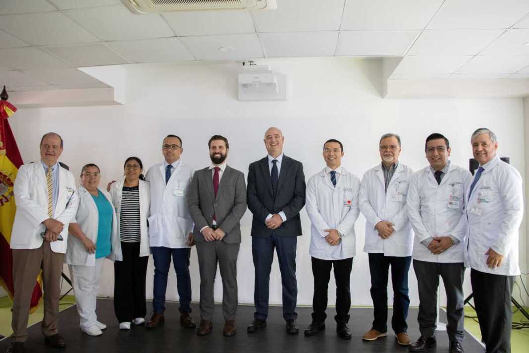 Representantes del Hospital El Pilar durante la presentación de la primera Sala Híbrida de Hemodinamia en Guatemala. Foto: Cortesía Hospital El Pilar.