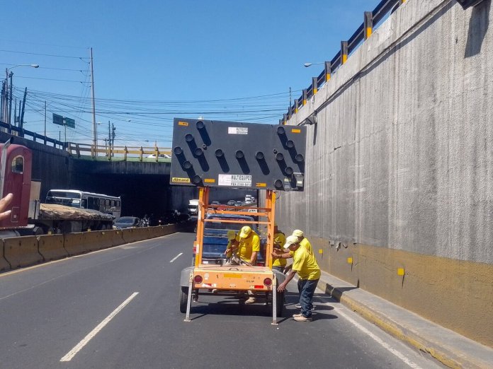 Anuncian reducción de carriles en ruta al Atlántico por trabajos en el viaducto de Lomas del Norte