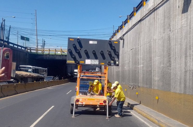 Anuncian reducción de carriles en ruta al Atlántico por trabajos en el viaducto de Lomas del Norte