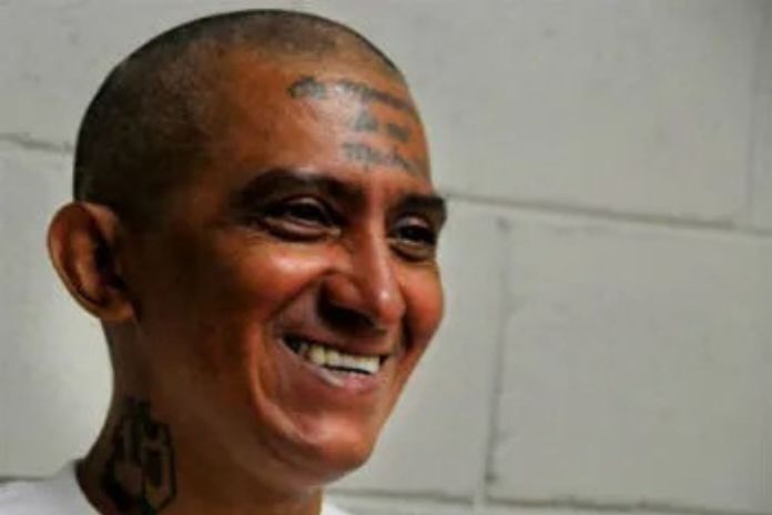 Archivo del lider pandillero el Viejo Lin en un centro penitenciario de El Salvador. Foto La Hora: Insight Crime