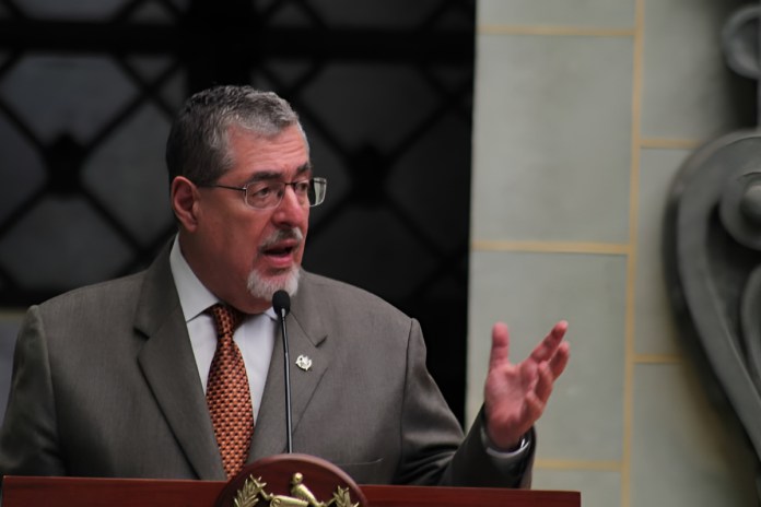 Bernardo Arévalo IUSI El presidente Bernardo Arévalo, mediante el Decreto 18-2026, sancionó las reformas a la Ley del Impuesto Único Sobre Inmuebles (IUSI).