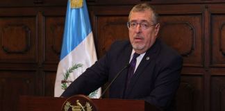 Un nuevo amparo presentado por Fernando Linares-Beltranena busca entrampar el proceso de selección de nuevo fiscal general y que el presidente no elija. Foto La Hora: Daniel Ramírez