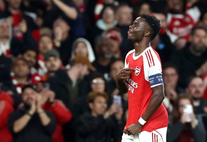 El Arsenal, con una solitaria anotación de Bukayo Saka, venció 1-0 al Atlético de Madrid (2-1 en el global) para clasificarse a la final de la Champions League.