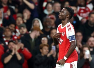 El Arsenal, con una solitaria anotación de Bukayo Saka, venció 1-0 al Atlético de Madrid (2-1 en el global) para clasificarse a la final de la Champions League.