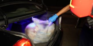 Hallan cuerpo envuelto en sábanas y bolsas dentro de automóvil en zona 12