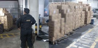 Hondureño pretendía ingresar a Guatemala con Q238 mil en botellas de licor de supuesto contrabando. Foto La Hora: PNC.