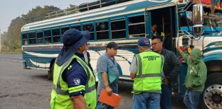 Detectan cobros indebidos y sobrecarga de pasajeros durante operativo en Fraijanes. Foto La Hora: DGT.