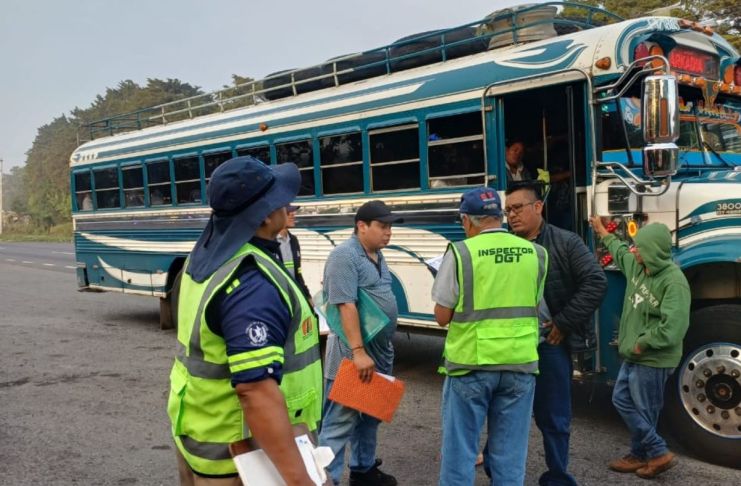 Detectan cobros indebidos y sobrecarga de pasajeros durante operativo en Fraijanes. Foto La Hora: DGT.