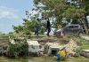 Conred mantiene acompañamiento y evaluaciones por riesgo en puente relleno hacia la Isla de Flores La estructura presenta daños en la parte de abajo. Foto La Hora: PetenOnline.com.