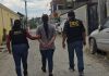 Hermana de hondureña fallecida en Huehuetenango es detenida y localizan fusil en restaurante Hermana de hondureña fallecida en Huehuetenango es detenida y localizan fusil en restaurante. Foto La Hora: PNC.