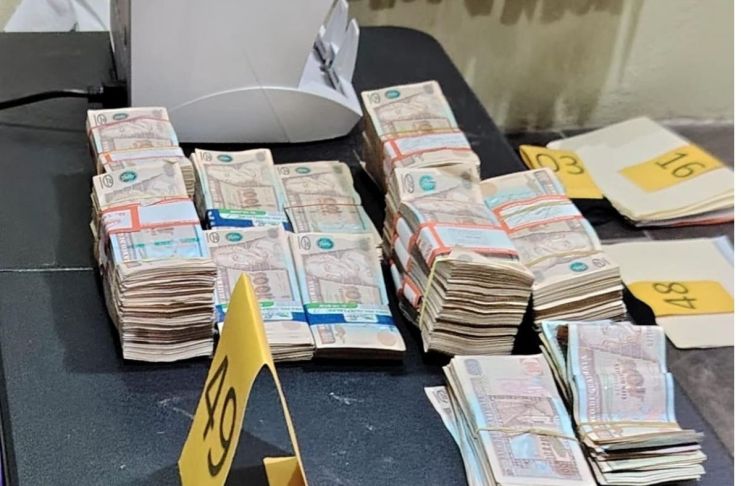 Más de un millón de quetzales son localizados durante allanamiento en Quetzaltenango El monto de lo incautado en efectivo durante allanamiento en Quetzaltenango asciende a mas´de un millón. Foto La Hora: PNC.